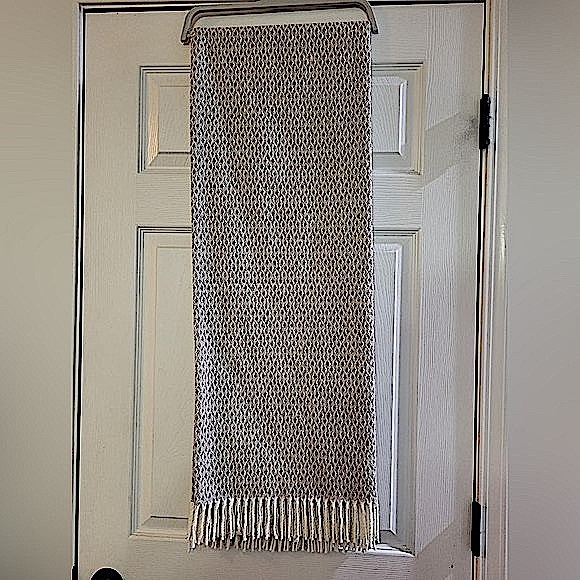 DOCOFIL WHITE THROW BLANKET WITH FRINGES - GEOMETRIC PATTERN - Picture 5 of 8